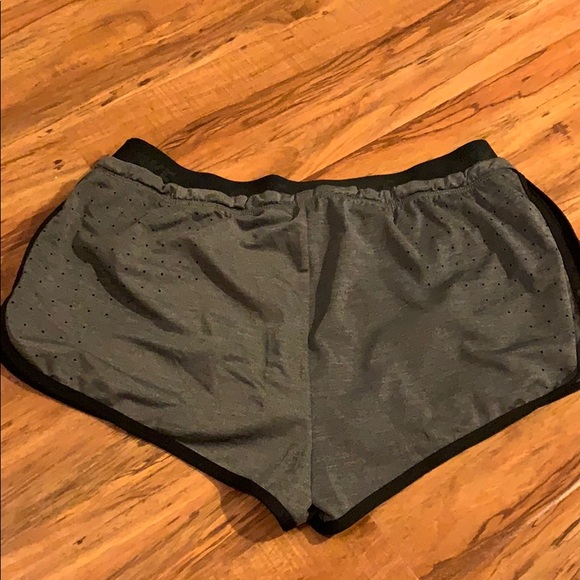 Nike running shorts - Picture 4 of 6